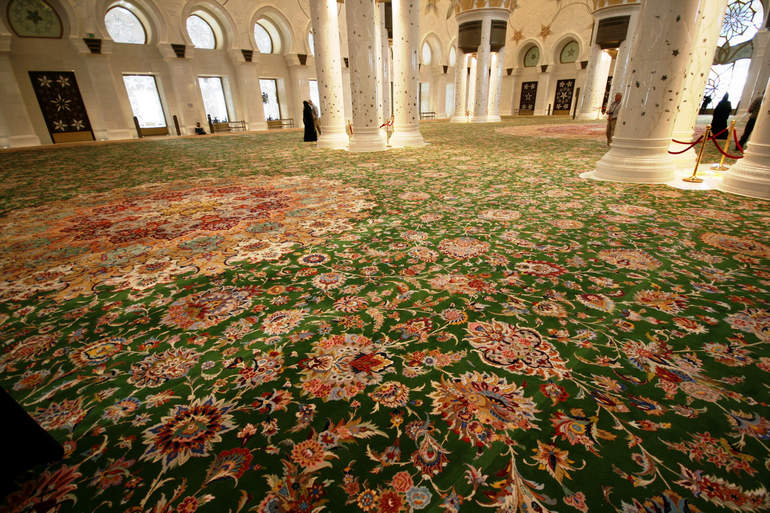 Самый большой ковер: мечеть шейха Заида