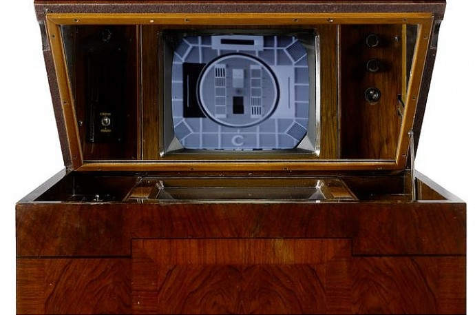 Самый старый работающий телевизор: Marconi type 702